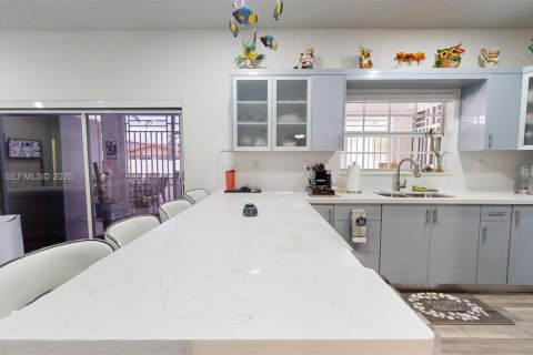 House in Hialeah, Florida 4 bedrooms, 217.86 sq.m. № 2242211 - photo 23