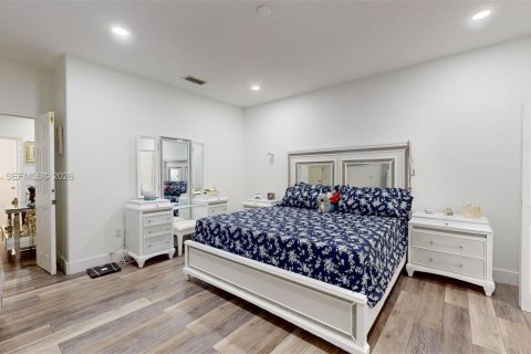 House in Hialeah, Florida 4 bedrooms, 217.86 sq.m. № 2242211 - photo 29