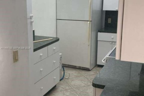 Condominio en alquiler en Miami Beach, Florida, 1 dormitorio, 62.8 m2 № 2010663 - foto 16