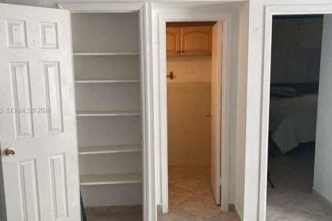 Condominio en alquiler en Miami Beach, Florida, 1 dormitorio, 62.8 m2 № 2010663 - foto 9