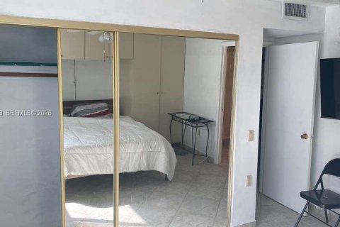 Condominio en alquiler en Miami Beach, Florida, 1 dormitorio, 62.8 m2 № 2010663 - foto 15
