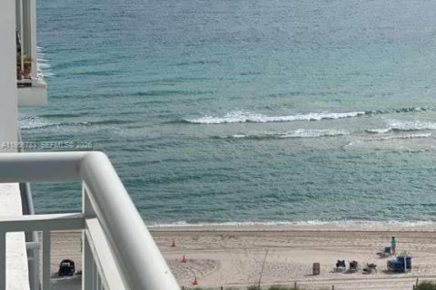 Condominio en alquiler en Miami Beach, Florida, 1 dormitorio, 62.8 m2 № 2010663 - foto 2