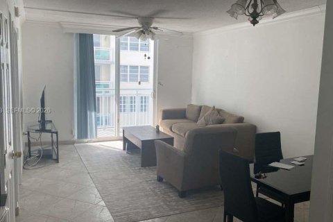 Condominio en alquiler en Miami Beach, Florida, 1 dormitorio, 62.8 m2 № 2010663 - foto 13