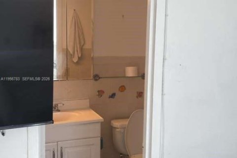 Condominio en alquiler en Miami Beach, Florida, 1 dormitorio, 62.8 m2 № 2010663 - foto 12