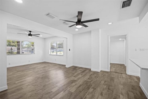 Casa en venta en Tampa, Florida, 4 dormitorios, 131.92 m2 № 2096708 - foto 7