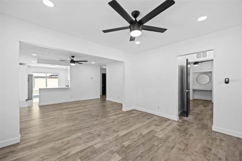 Casa en venta en Tampa, Florida, 4 dormitorios, 131.92 m2 № 2096708 - foto 5