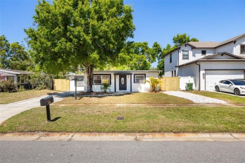 Casa en venta en Tampa, Florida, 4 dormitorios, 131.92 m2 № 2096708 - foto 2
