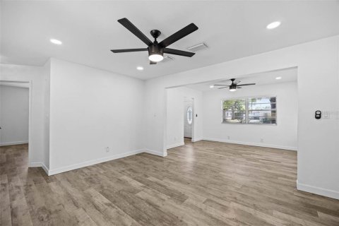 Casa en venta en Tampa, Florida, 4 dormitorios, 131.92 m2 № 2096708 - foto 6