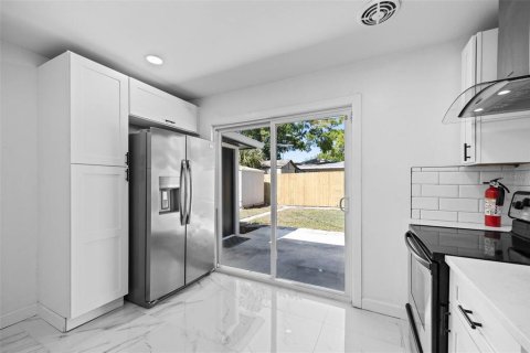 Casa en venta en Tampa, Florida, 4 dormitorios, 131.92 m2 № 2096708 - foto 14