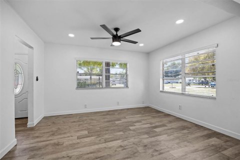 Casa en venta en Tampa, Florida, 4 dormitorios, 131.92 m2 № 2096708 - foto 8