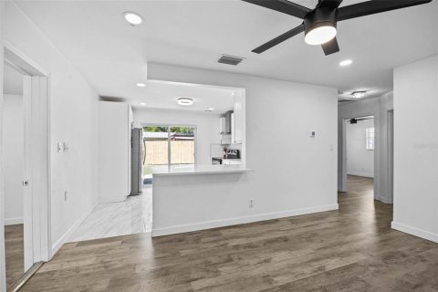 Casa en venta en Tampa, Florida, 4 dormitorios, 131.92 m2 № 2096708 - foto 10