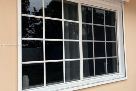 House in Pembroke Pines, Florida 2 bedrooms, 102.29 sq.m. № 2011296 - photo 19