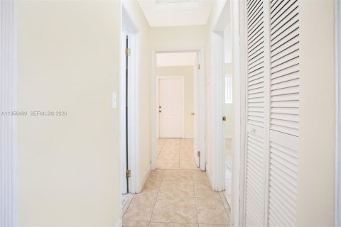 House in Pembroke Pines, Florida 2 bedrooms, 102.29 sq.m. № 2011296 - photo 21