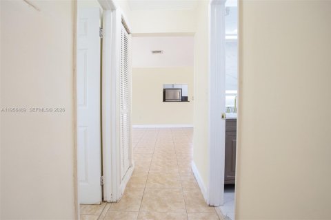 House in Pembroke Pines, Florida 2 bedrooms, 102.29 sq.m. № 2011296 - photo 22