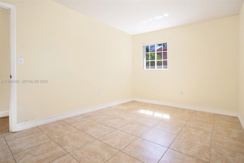 House in Pembroke Pines, Florida 2 bedrooms, 102.29 sq.m. № 2011296 - photo 26