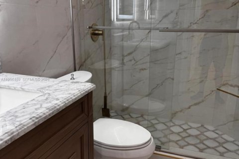 House in Pembroke Pines, Florida 2 bedrooms, 102.29 sq.m. № 2011296 - photo 7