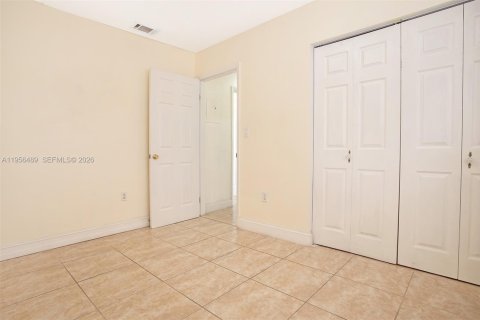 House in Pembroke Pines, Florida 2 bedrooms, 102.29 sq.m. № 2011296 - photo 30