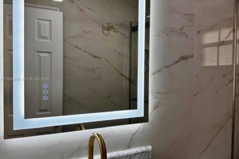 House in Pembroke Pines, Florida 2 bedrooms, 102.29 sq.m. № 2011296 - photo 8