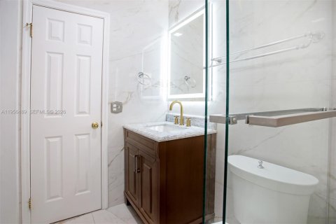 House in Pembroke Pines, Florida 2 bedrooms, 102.29 sq.m. № 2011296 - photo 24