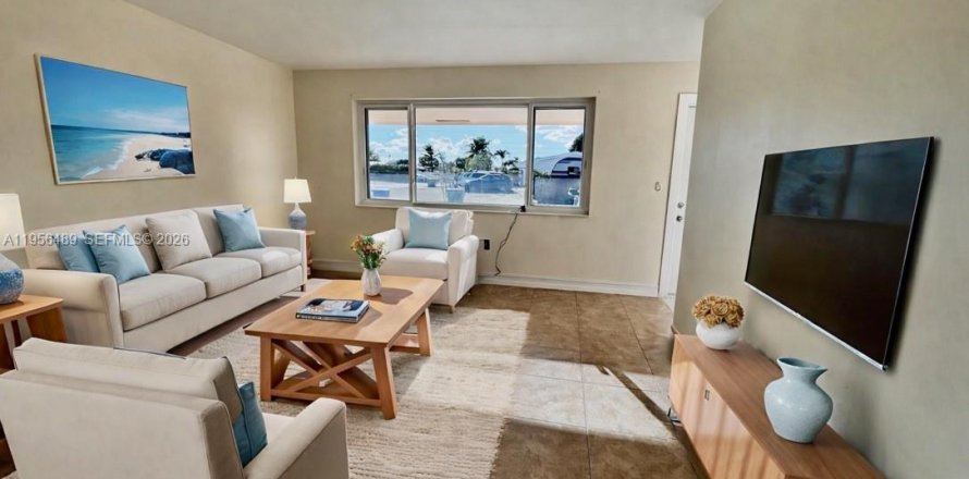 House in Pembroke Pines, Florida 2 bedrooms, 102.29 sq.m. № 2011296