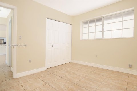 House in Pembroke Pines, Florida 2 bedrooms, 102.29 sq.m. № 2011296 - photo 29