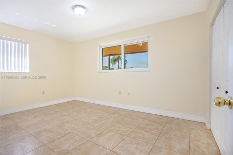 House in Pembroke Pines, Florida 2 bedrooms, 102.29 sq.m. № 2011296 - photo 25