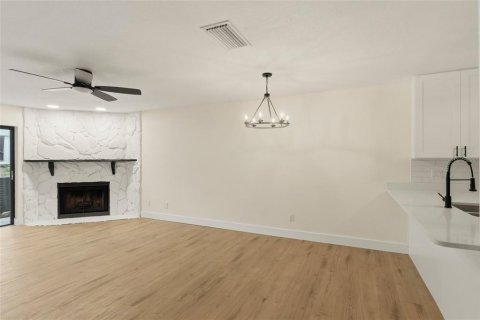 Townhouse in Palm Harbor, Florida 2 bedrooms, 106.84 sq.m. № 2199127 - photo 12