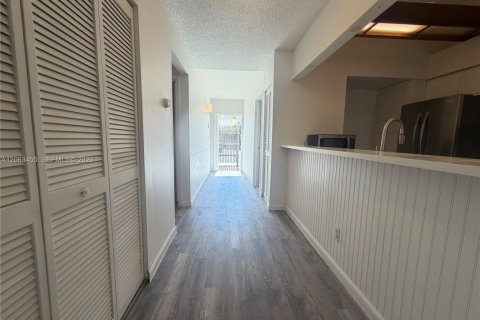 Touwnhouse à louer à Pembroke Pines, Floride: 3 chambres, 101.73 m2 № 2266235 - photo 4