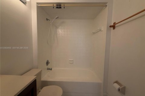 Touwnhouse à louer à Pembroke Pines, Floride: 3 chambres, 101.73 m2 № 2266235 - photo 11