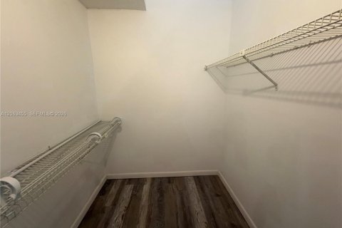 Touwnhouse à louer à Pembroke Pines, Floride: 3 chambres, 101.73 m2 № 2266235 - photo 16