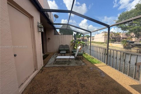 Touwnhouse à louer à Pembroke Pines, Floride: 3 chambres, 101.73 m2 № 2266235 - photo 18