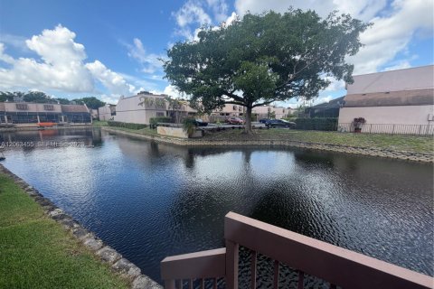 Touwnhouse à louer à Pembroke Pines, Floride: 3 chambres, 101.73 m2 № 2266235 - photo 21