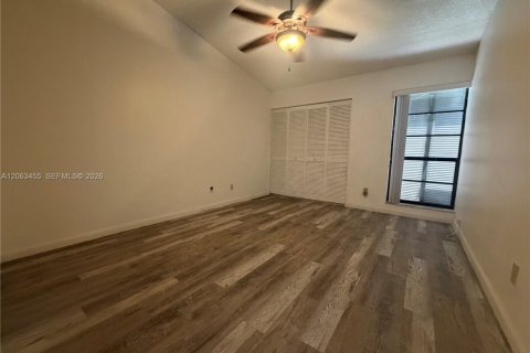Touwnhouse à louer à Pembroke Pines, Floride: 3 chambres, 101.73 m2 № 2266235 - photo 10