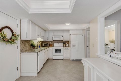 House in Sarasota, Florida 2 bedrooms, 171.5 sq.m. № 2215923 - photo 24