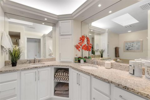 House in Sarasota, Florida 2 bedrooms, 171.5 sq.m. № 2215923 - photo 6