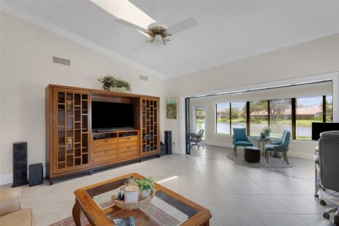 House in Sarasota, Florida 2 bedrooms, 171.5 sq.m. № 2215923 - photo 30