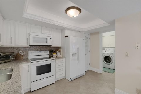 House in Sarasota, Florida 2 bedrooms, 171.5 sq.m. № 2215923 - photo 22