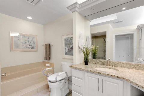 House in Sarasota, Florida 2 bedrooms, 171.5 sq.m. № 2215923 - photo 7