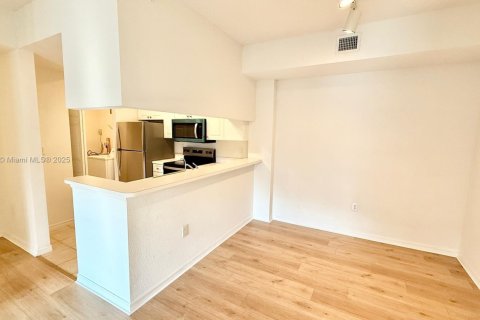 Condo in Palm Beach Gardens, Florida, 2 bedrooms  № 1955902 - photo 4