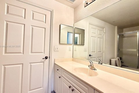 Condo in Palm Beach Gardens, Florida, 2 bedrooms  № 1955902 - photo 22