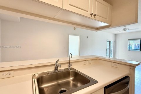 Condo in Palm Beach Gardens, Florida, 2 bedrooms  № 1955902 - photo 7