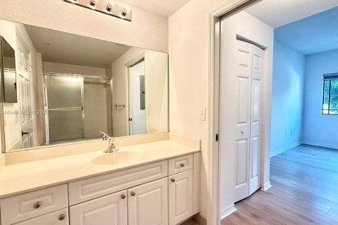 Condo in Palm Beach Gardens, Florida, 2 bedrooms  № 1955902 - photo 23