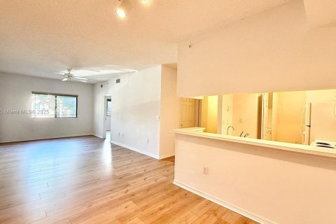 Condo in Palm Beach Gardens, Florida, 2 bedrooms  № 1955902 - photo 1