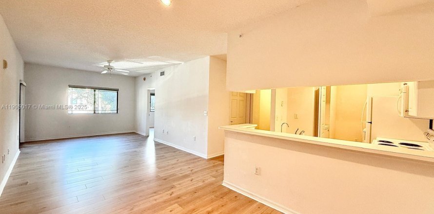 Condo in Palm Beach Gardens, Florida, 2 bedrooms № 1955902