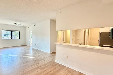 Condo in Palm Beach Gardens, Florida, 2 bedrooms  № 1955902 - photo 5