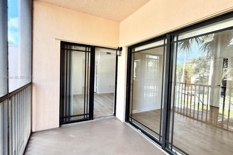 Condo in Palm Beach Gardens, Florida, 2 bedrooms  № 1955902 - photo 9