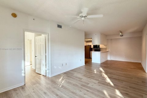 Condo in Palm Beach Gardens, Florida, 2 bedrooms  № 1955902 - photo 2