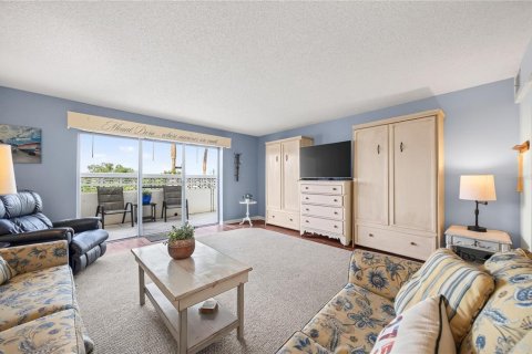 Condominio en venta en Mount Dora, Florida, 1 dormitorio, 54.35 m2 № 2235472 - foto 15