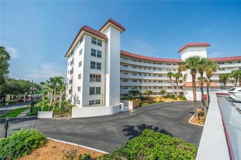 Condo in Mount Dora, Florida, 1 bedroom  № 2235472
