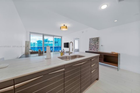 Condominio en venta en Miami, Florida, 1 dormitorio, 76.37 m2 № 2033186 - foto 4